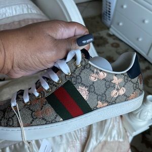 Like new Gucci sneakers Size 38. Too big for my 7 1/2 foot.